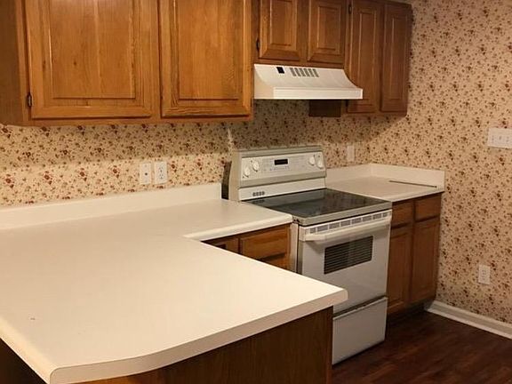 3rd image of 112 Fox Hunt Ct