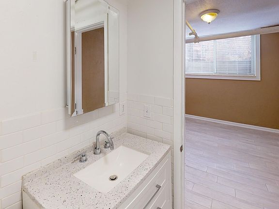 4th image of 1275 N Pearl St #27