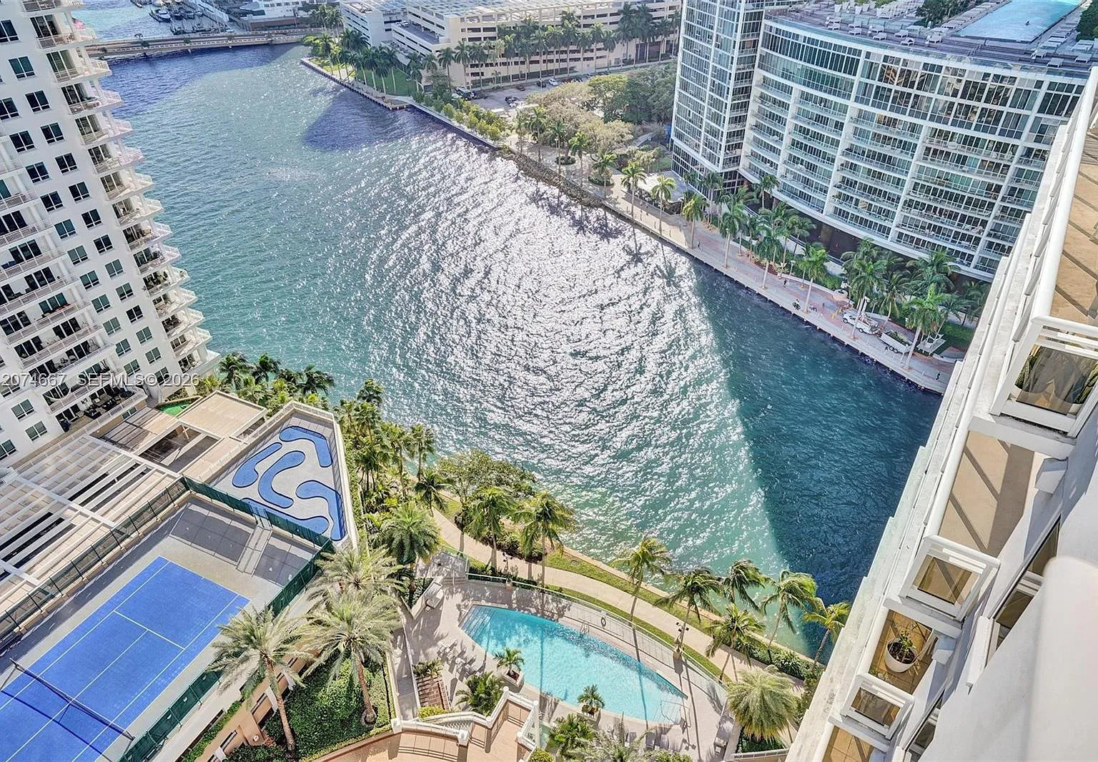 Carbonell Condo — Photo 4