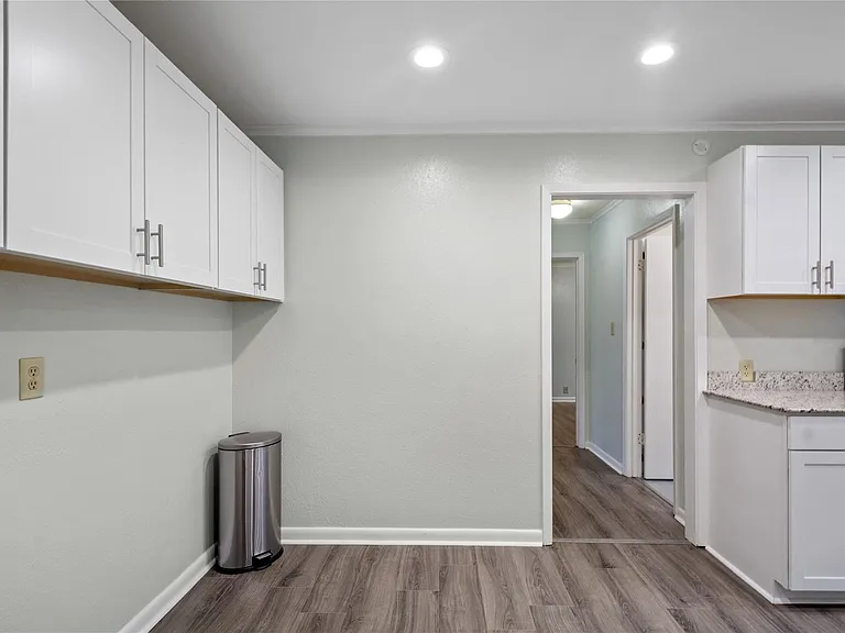 833 Camilla Dr — Photo 9