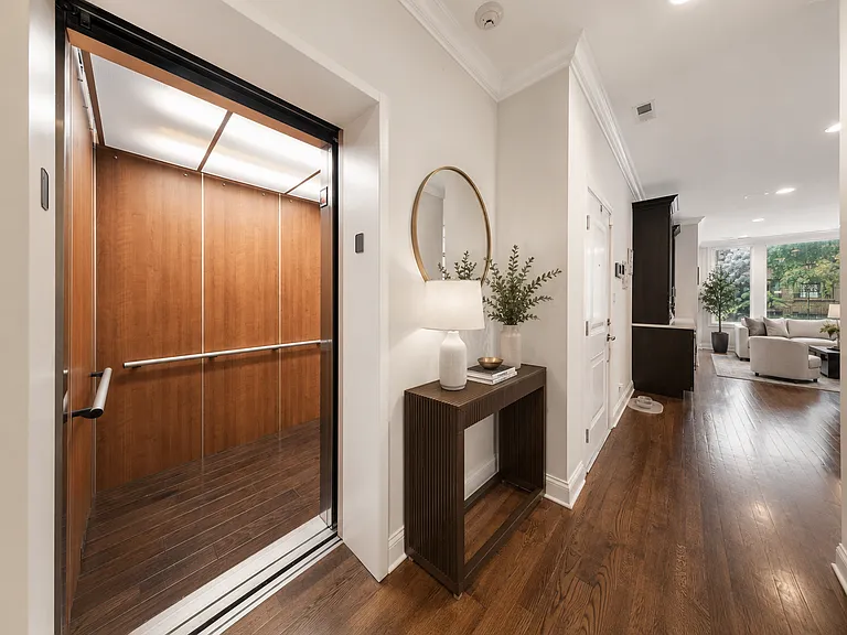 441 W Briar Pl #1 — Photo 6