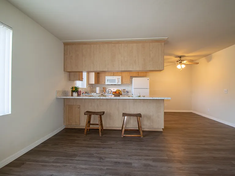 Gold Coast Apartments — Photo 59