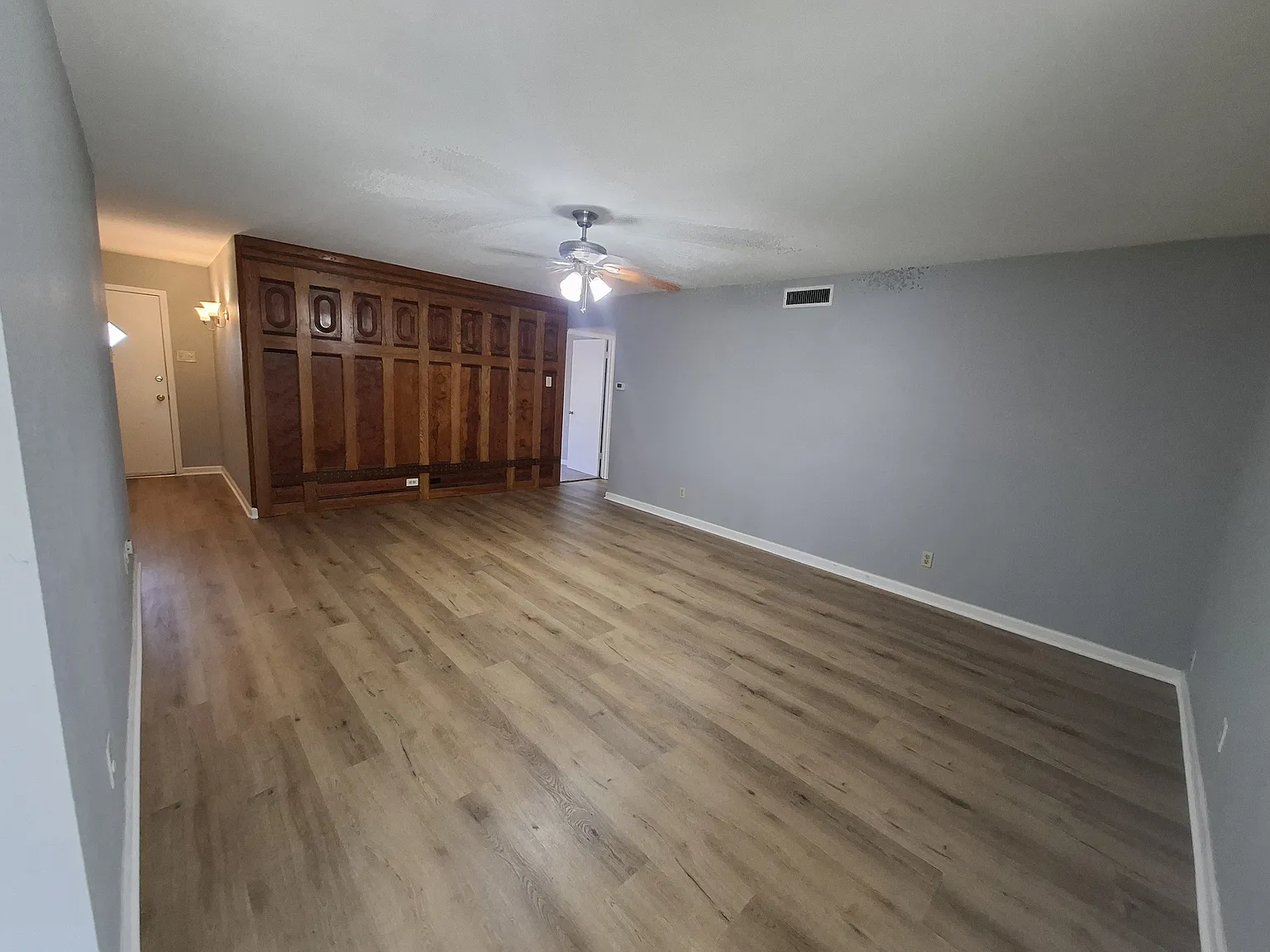313 Georgetown Dr — Photo 2