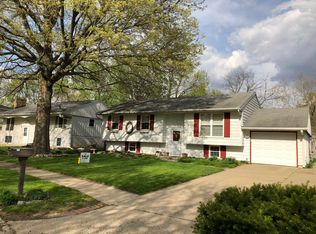 906 Stratford Dr, Champaign, IL 61821