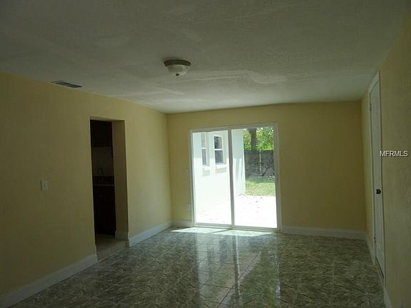 3rd image of 4905 Crest Hill Dr