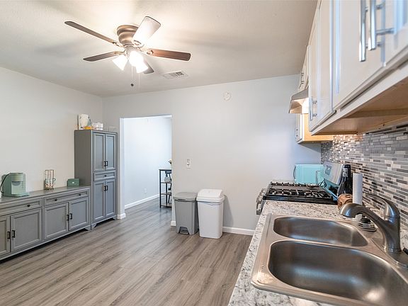 4th image of 410 Burger St