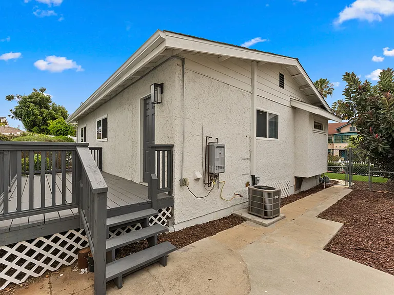 2552 B St — Photo 22