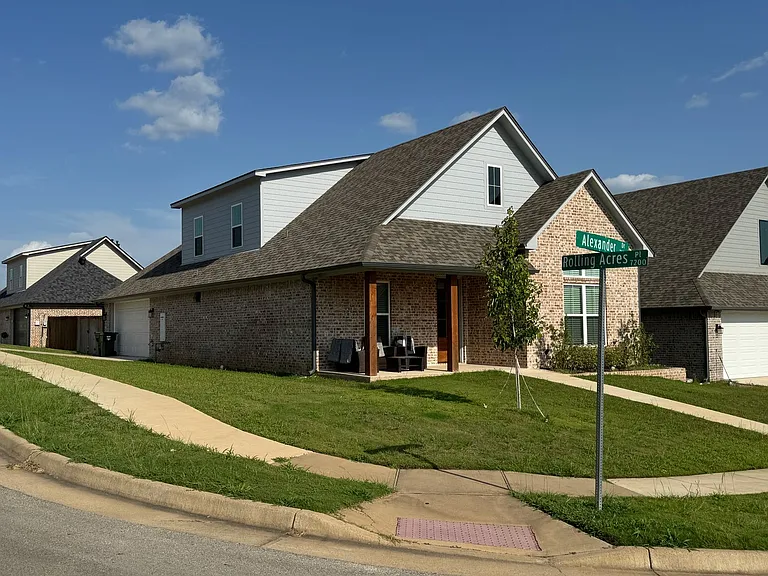 7110 Alexander Dr — Photo 3