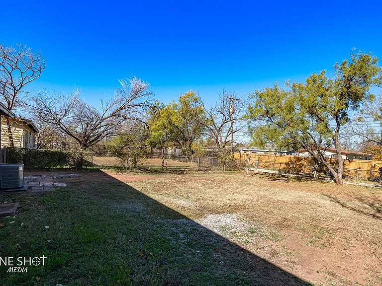 5226 Questa Dr — Photo 32