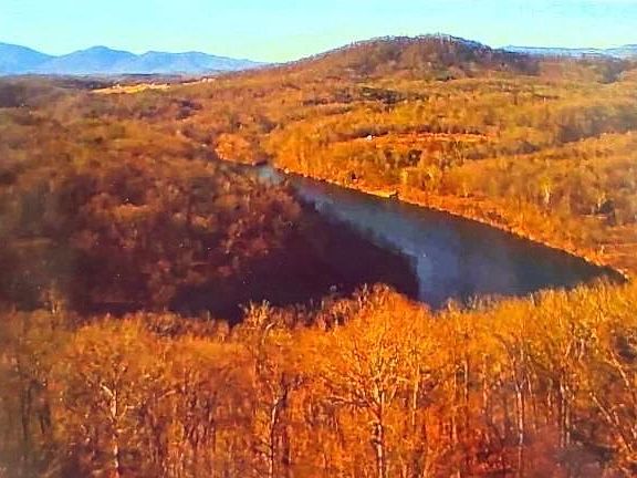 5th image of 324 Ruth Dr