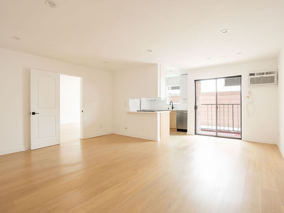 1st image of 950 Larrabee St APT 106