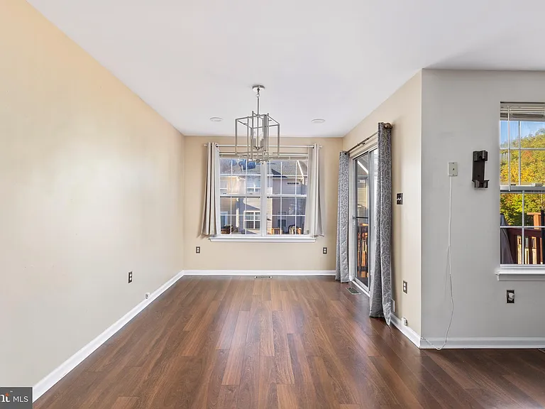 3343 Cape May Ct — Photo 12