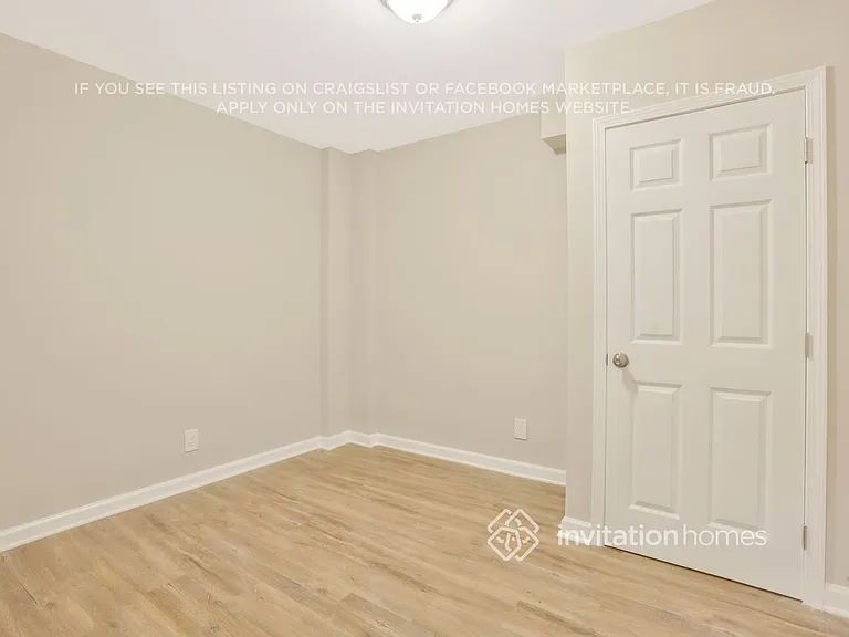 1554 N Columbia Pl — Photo 17
