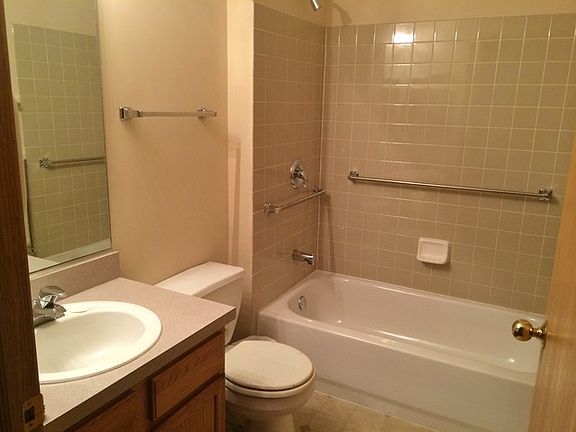 5th image of 3125 Town Square Dr Unit 204