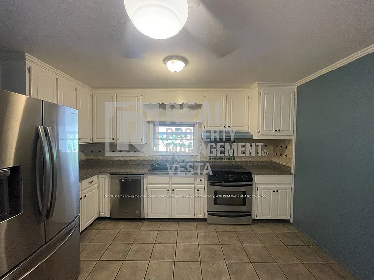 240 Candler Dr — Photo 4