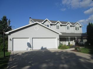 3328 Primrose Ct, Grand Forks, ND 58201