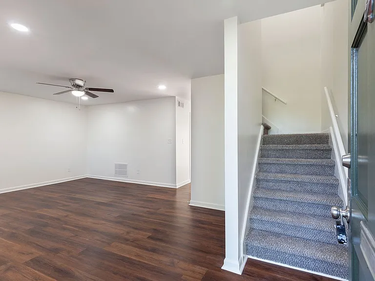 330H Winding River Dr — Photo 3