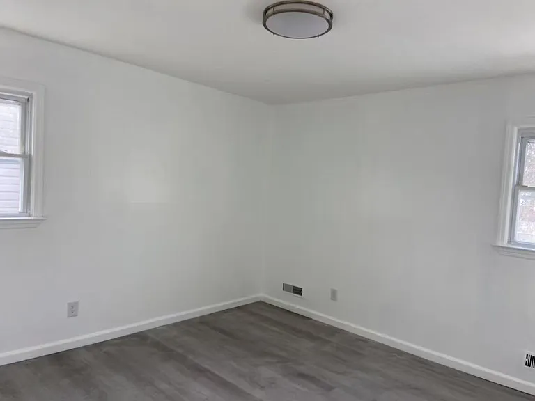 189 Sylvester St #2 — Photo 8
