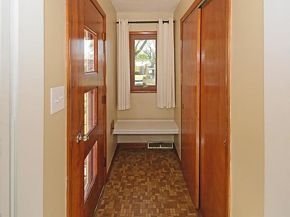 3rd image of 7520 Green Valley Dr