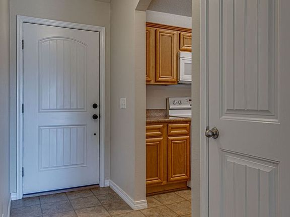 4th image of 5009 Makenna Cir