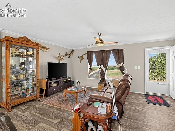 5th image of 215 N Quail Ct