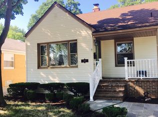 2208 Ridgemont Rd, Grosse Pointe Woods, MI 48236