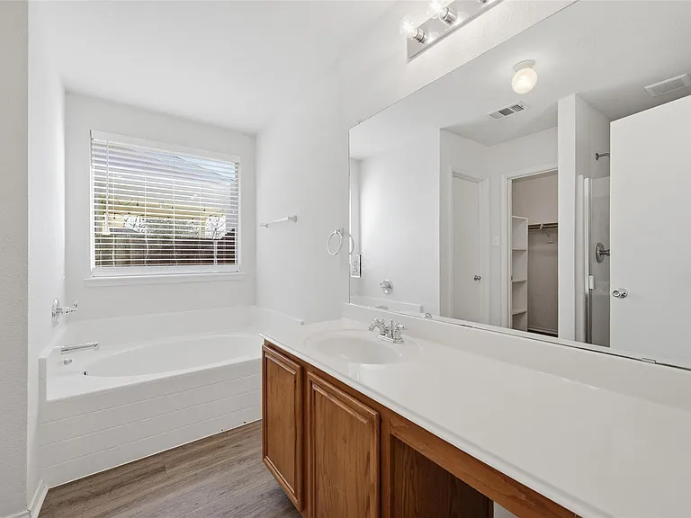 518 Niagara Falls Dr — Photo 22