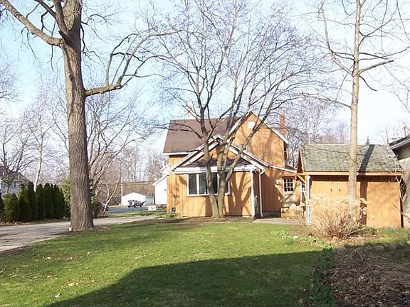 3rd image of 162 Lake Ave