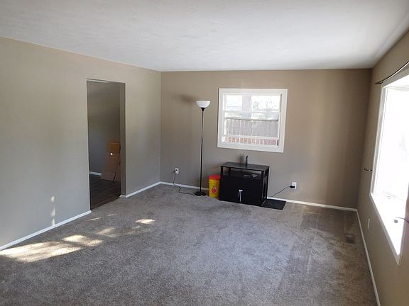 5th image of 1516 Ash Dr W