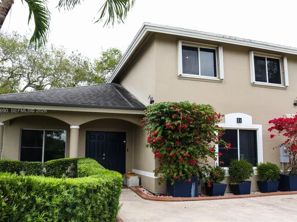 11 NE 151st St, Miami, FL 33162