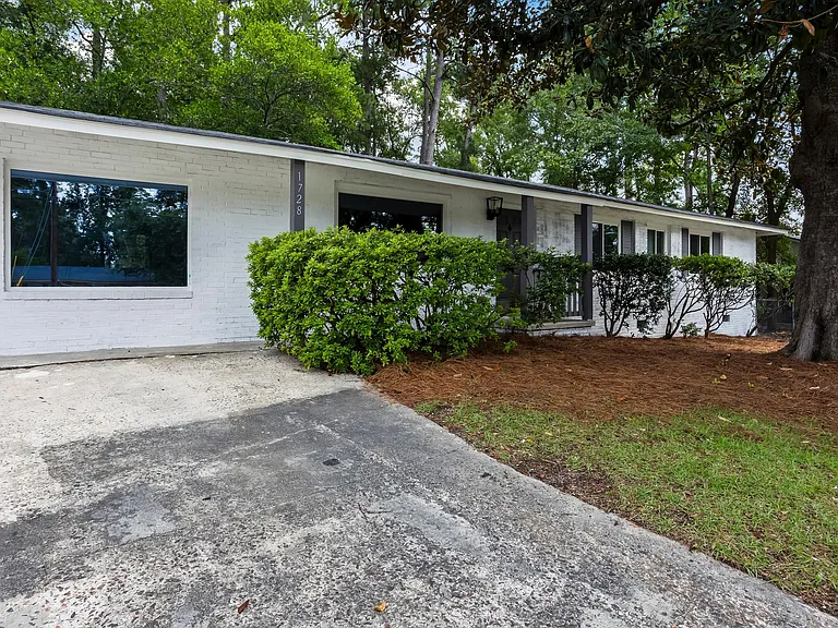 1728 Sandalwood Dr — Photo 1