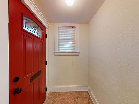 3rd image of 409 Hoyt Ave