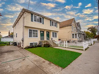 86 Arlington Place  image 1 of 17