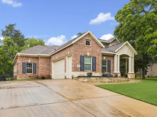 514 Pinehurst Dr, New Ulm, TX 78950