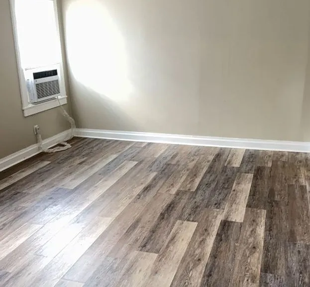 304 Glenn St — Photo 5