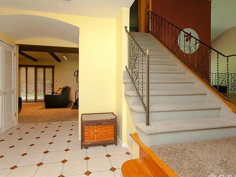 6 Sherwood Rd — Photo 2