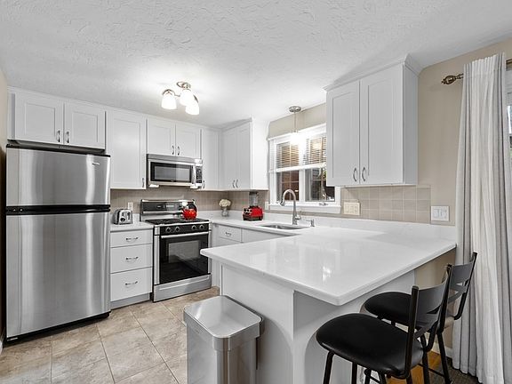 2nd image of 129 Heritage Dr