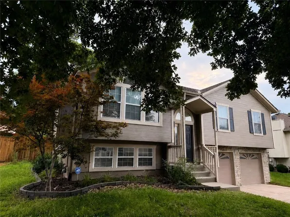 524 NE Topaz Dr, Lees Summit, MO 64086