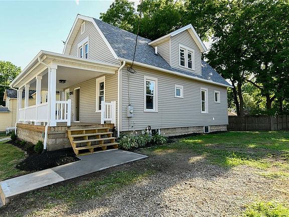 3rd image of 113 Fair St