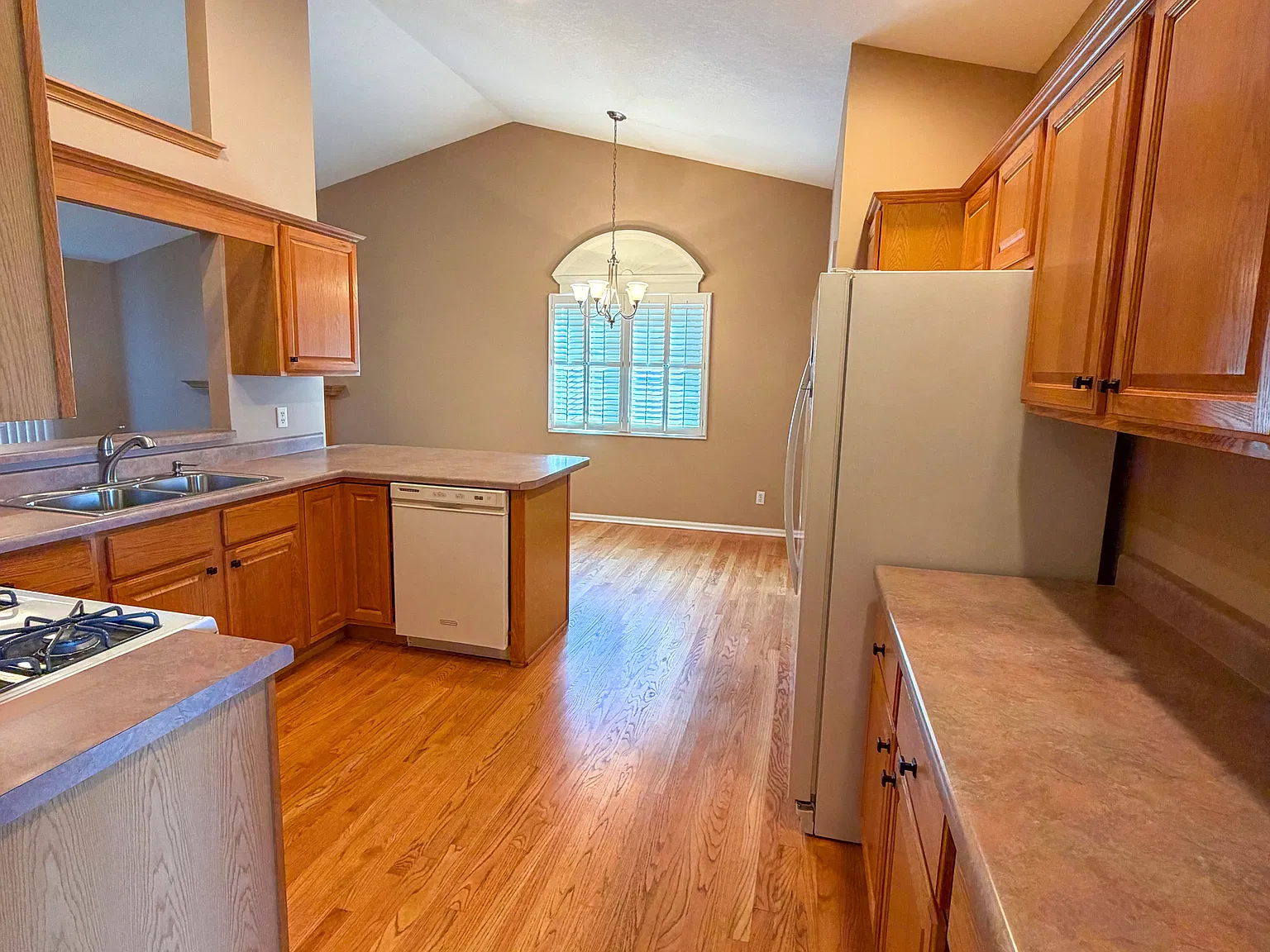 2 bed, 1300 sqft, $1,850 — Photo 3