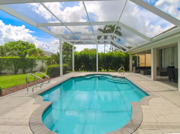 700 Lambton Ln, Naples, FL 34104