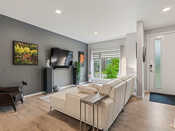 5th image of 362 Desrochers Blvd SW