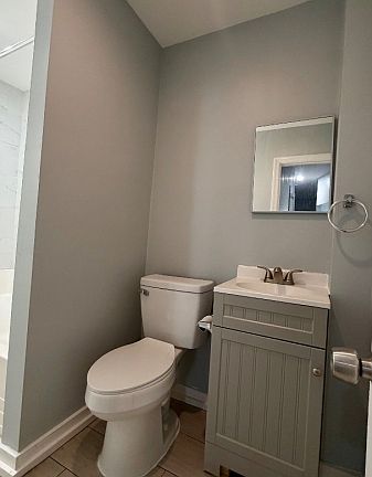 4th image of 423 River St