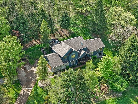2nd image of 3932 Laurel Oak Cir