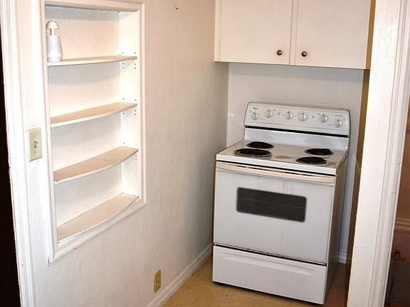 4th image of 850 W Military Ave