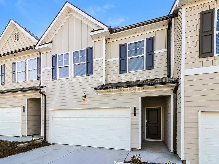 1002 Merritt Dr #2 — Photo 4