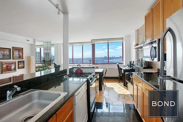 Sold by Bond New York | media 22