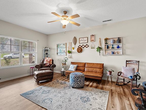 4th image of 124 Blue Spruce Dr