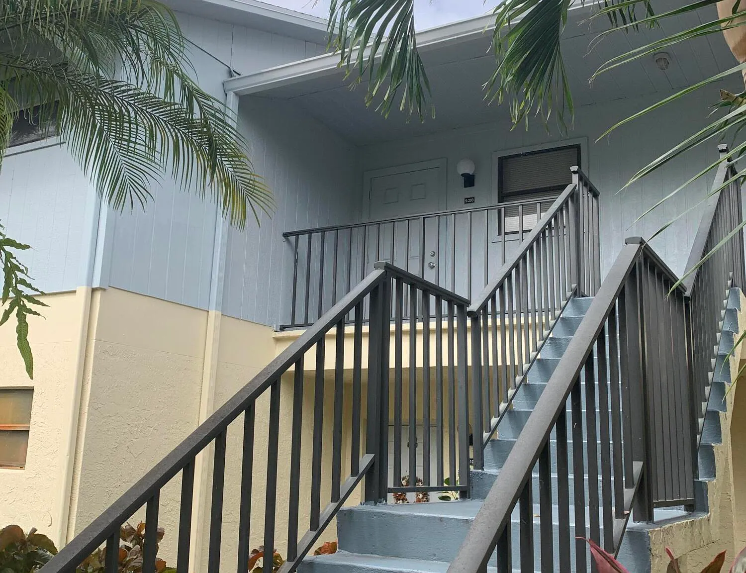2 bed, 2.0 bath, 969 sqft, $1,690 — Photo 1