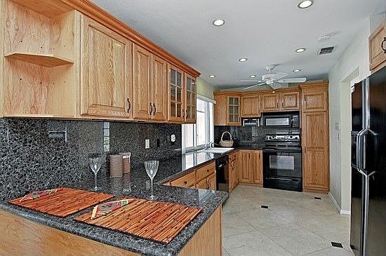 4th image of 5421 Bayview Dr